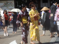 Giapponesi in Kimono